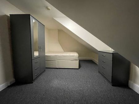 Room in a Shared House, College Road, RG6 - Photo 2