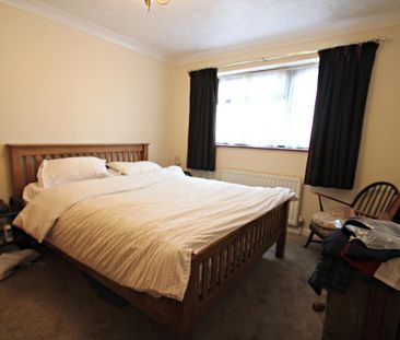 24 Swan Close, Colchester, CO4 3BL - Photo 4