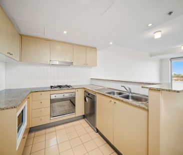Modern Comfort in the Heart of Chatswood ** Available 24/09/26 ** - Photo 5
