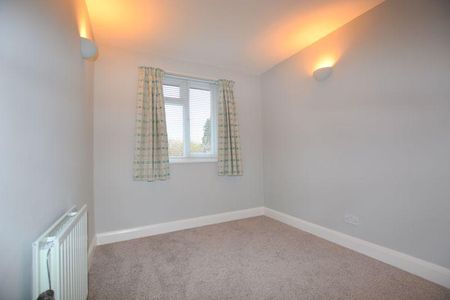 4 bedroom semi-detached house to rent - Photo 4