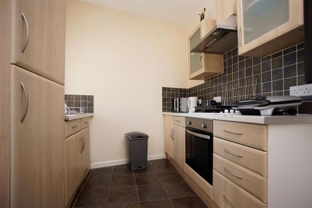 3 bedroom flat to rent - Photo 4