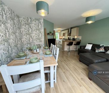 3 bedroom end of terrace house to rent - Photo 2