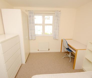 4 bedroom semi-detached house to rent - Photo 5