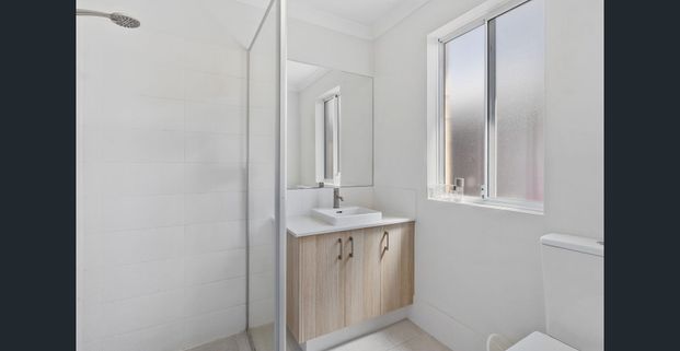 GREAT SIZED HOME.. TOP LOCATION!!!! - Photo 1