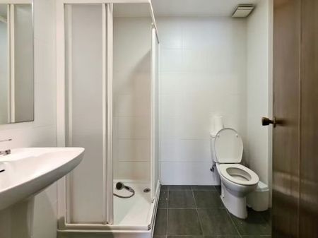 Carrer de Jaume Roig, Valencia, Valencian Community 46010 - Photo 3