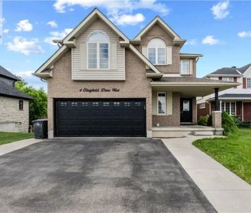 4 CLAIRFIELDS Drive W — 5 Bedroom - Photo 1
