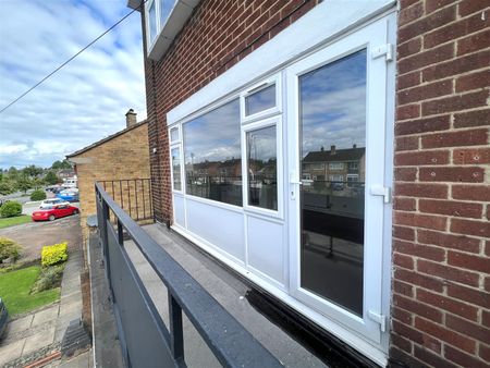 St. Nicolas Park Drive, Nuneaton - Photo 2