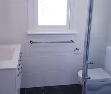 WEST TAMWORTH - Lovely Renovated Three Bedroom Home - Photo 2