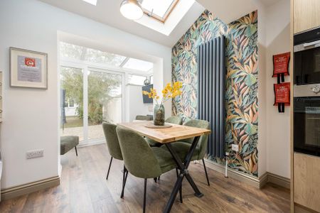 1 bedroom in a house share to rent - Photo 2