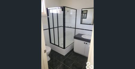 MODERN LIVING - Photo 2