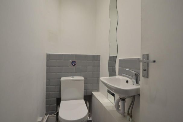 6 bedroom terraced house to rent - Photo 1