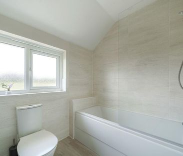 4 bedroom detached house to rent - Photo 5