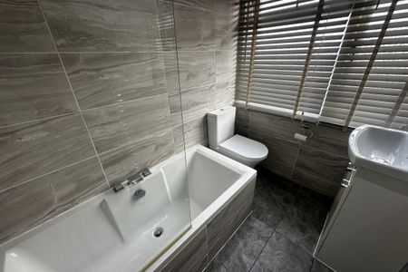 Ambrose Avenue - Photo 2