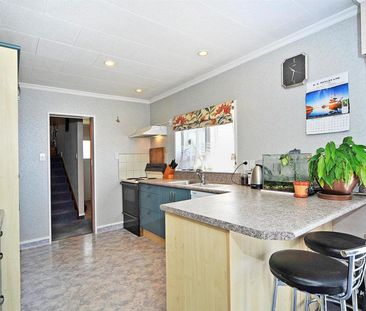 Convenient in Kelvin Grove - Photo 2