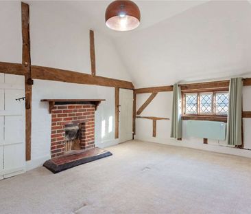 Detached character property which has undergone recent refurbishment - Photo 2