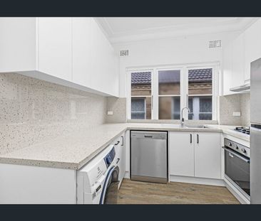 Sun-filled One Bedroom Apartment in Prime Location - Photo 3