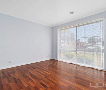 4 BEDROOM FAMILY HOME - Photo 2