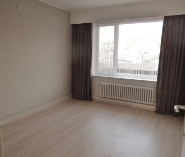 Ongemeubeld lichtrijk appartement met twee slaapkamers - Photo 2