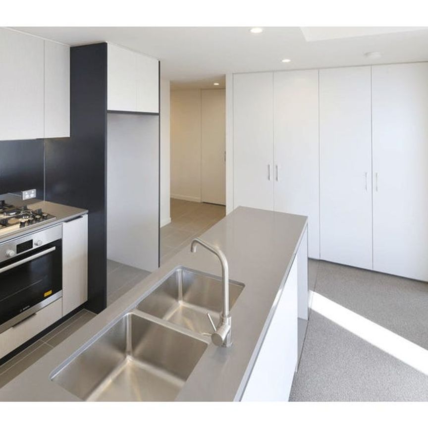 Stylish & Conveniently Located 2 Bedroom Apartment - Photo 1