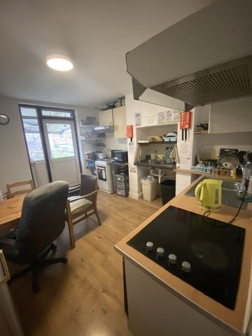 Room in a Shared House, Leghorn Rd, NW10 - Photo 5