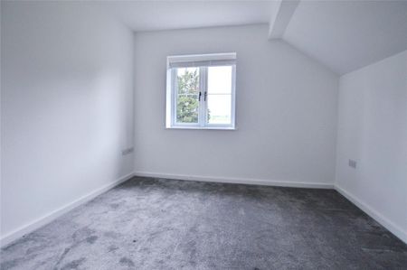 4 bedroom detached house to rent - Photo 4