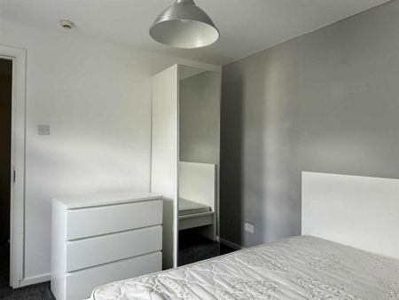 6 bedroom townhouse to rent - Photo 2