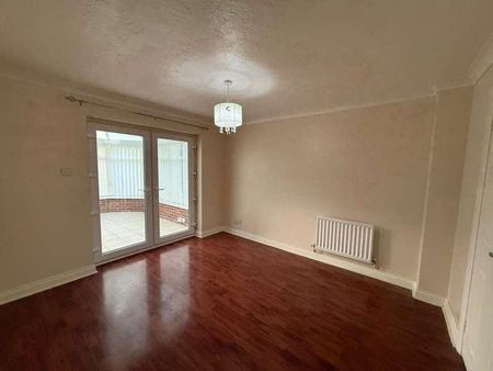 Helm Drive, Hull, HU9 - Photo 2