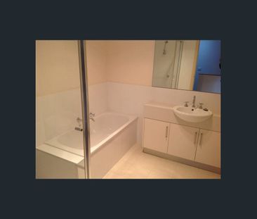 Convenient location in Bayswater - Photo 2