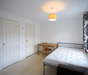 Casson Drive, Stoke Park - Photo 2