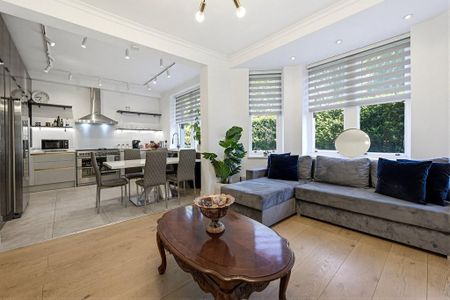 3 bedroom flat to rent - Photo 4