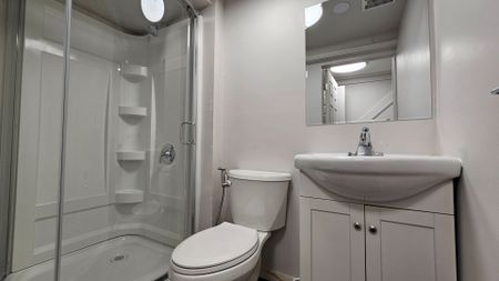 For Lease - 217 Thoms Crescent, Newmarket, Ontario - Photo 3