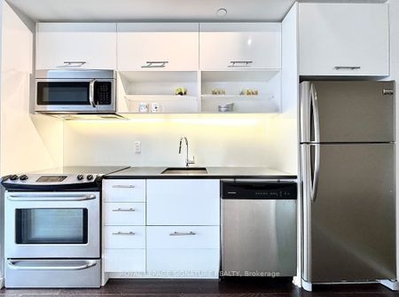 River City II Lofts 32 , #611 - Photo 2