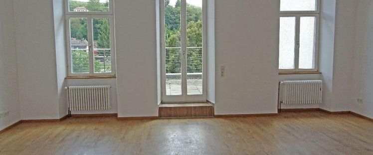 Top sanierte Altbauwohnung in denkmalgeschützem Anwesen mit großem Balkon und tollem Ausblick - Foto 1