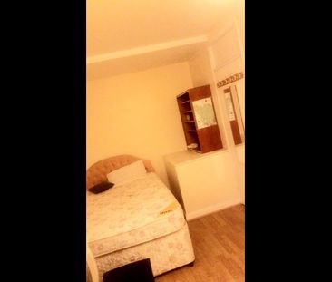 Room in a Shared Flat, Warwick House, N4 - Photo 1