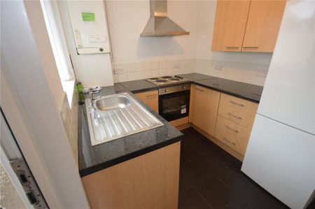 2 bedroom terraced house to rent - Photo 2