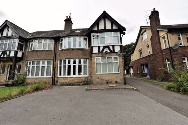 4 bedroom Flat in Otley Road, Leeds - Photo 1