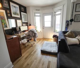 LARGE 3 BEDROOM UPPER STEPS FROM DUFFERIN GROVE PARK $3900 INC - Photo 3