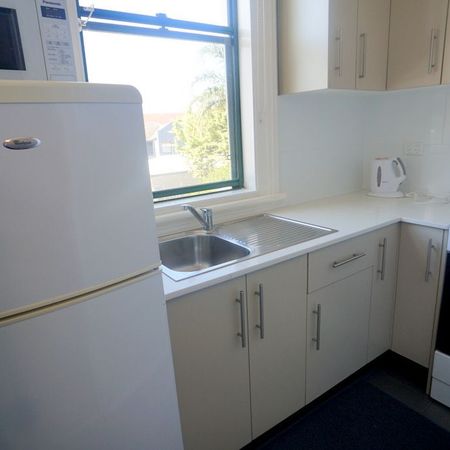 Refurbished Studio - 3 month lease only - Photo 3