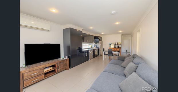 MODERN 4 BEDROOM FAMILY HOME - Photo 1