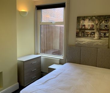 BEDROOM 5 – LARGE DOUBLE WITH DESK - Photo 6