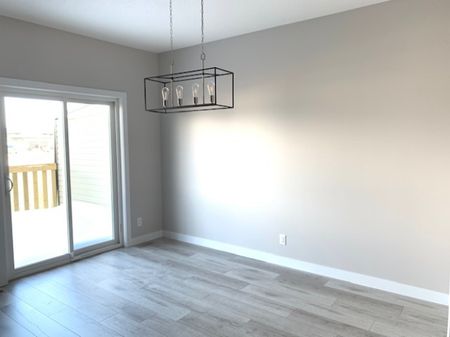 Gorgeous 3-Bed Townhouse in Aspen Lakes, Blackfalds!! - Photo 2