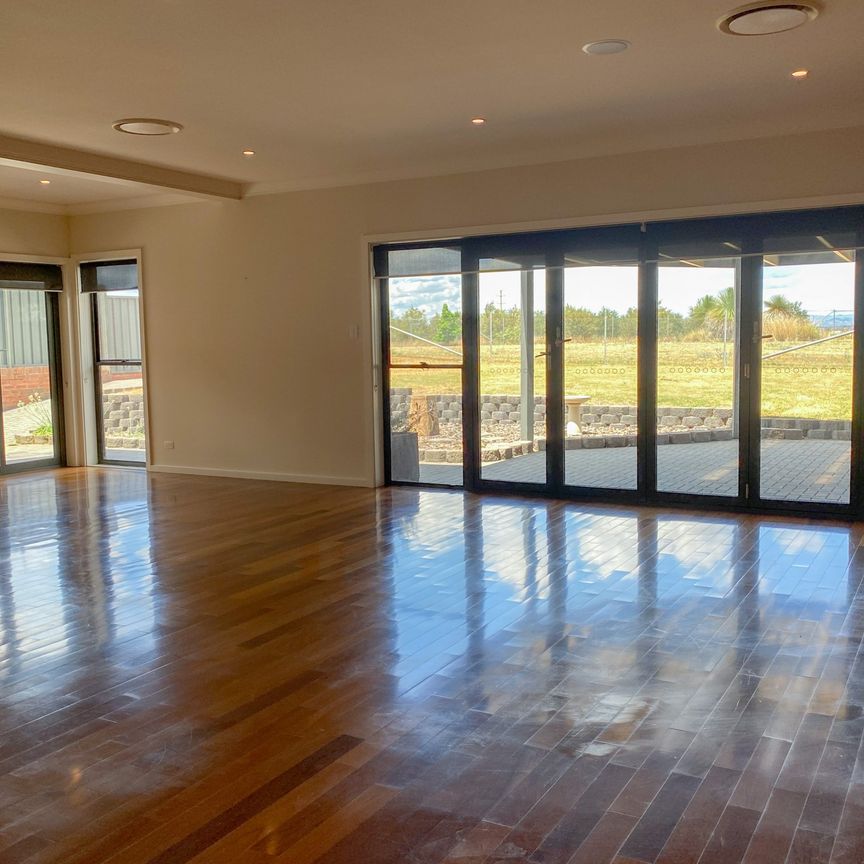 HILLVUE - FULLY FURNISHED Townhouse In Boutique Location - Photo 1