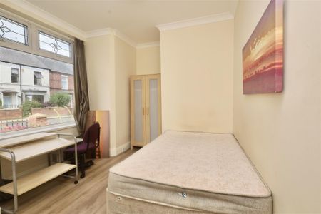 6 bedroom Student Terraced House to rent in Belle Grove West, Newcastle Upon Tyne - Photo 4