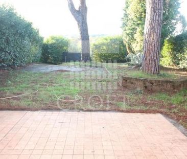 Cassia-La Storta: Idependent villa in small gated community, 1 homeoffice/study, 5 bedrooms, 3 bathrooms, lounge, dining room, kitchen, terrace, garden, AC in all bedrooms, private parking space. Ref. 2206 - Photo 6
