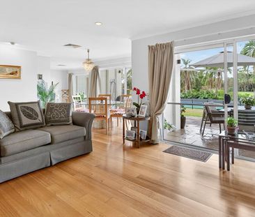 Ground-Floor Villa with Stunning Golf Course Views - 6 month lease - Photo 2