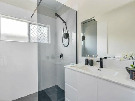 RARE TRIPLEX IN A GREAT LOCATION - Photo 4