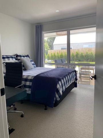 Contemporary family home - Photo 4