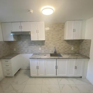 Luxueux 3 ½ Neuf à Louer – Anjou – Avec Stationnement Privé - Photo 2