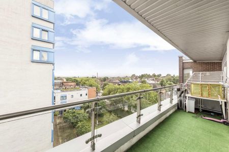 2 bedroom flat to rent - Photo 2