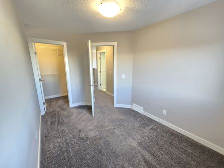 3806 202 Ave SE, Calgary - Photo 4